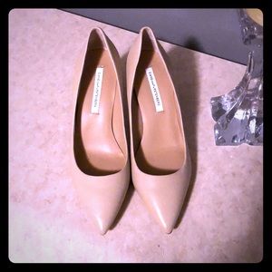 Diane von furstenberg pump.😍